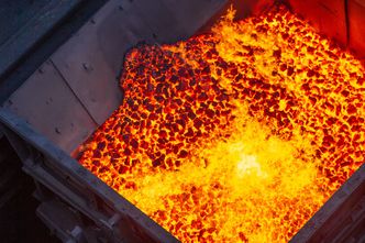 Coraz więcej apeli o szybkie ograniczenie przez UE importu taniej stali. Na szali tysiące miejsc pracy i… cele klimatyczne