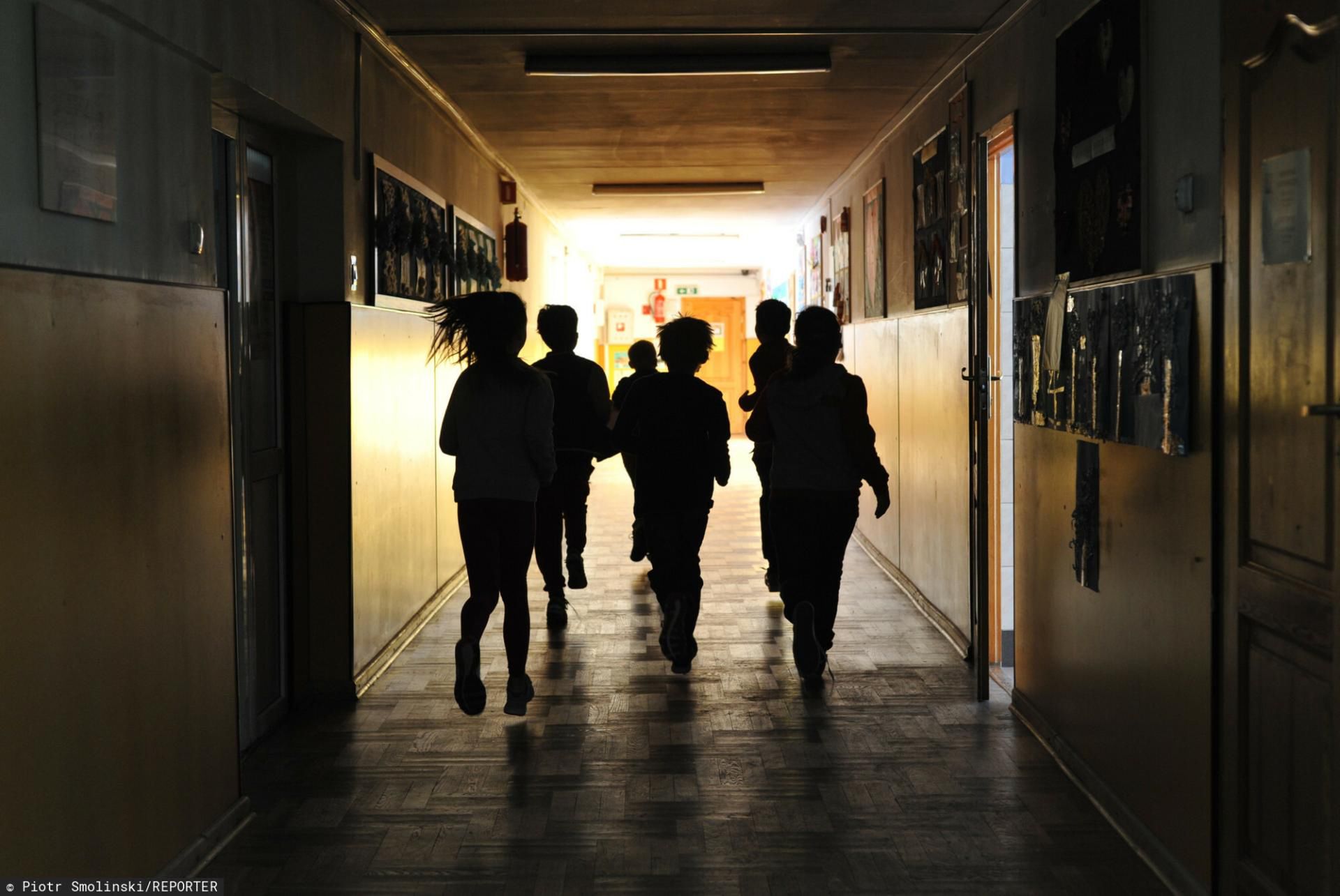 16-latek terroryzuje rówieśników