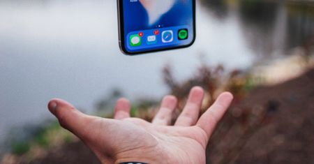 O tym, które firmy zawyżają żywotność baterii smartfonów, a którym można ufać