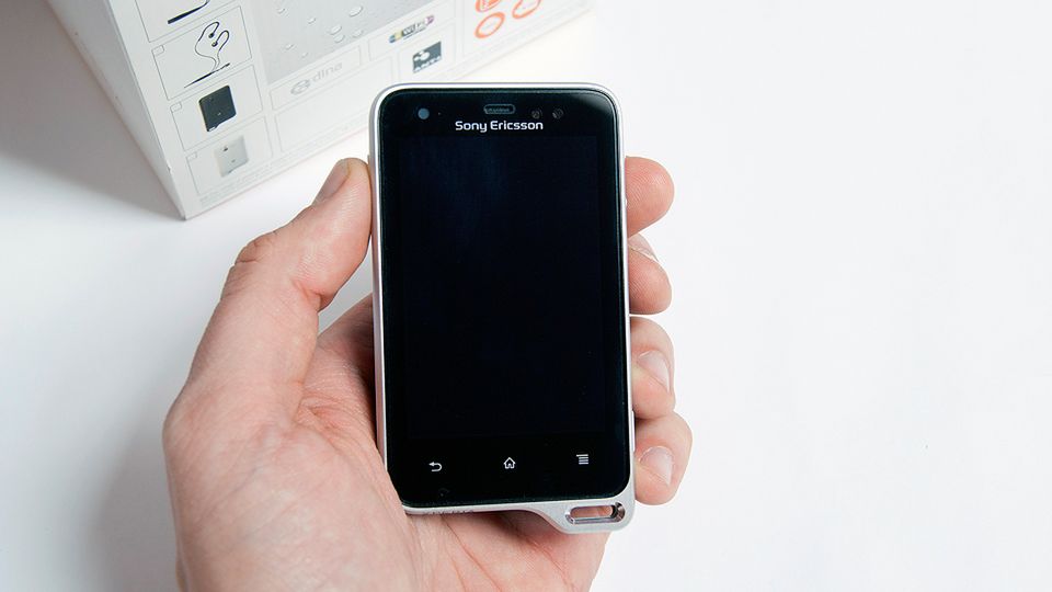 Sony Ericsson Xperia active - pancerny maluch [pierwsze wrażenia] 1