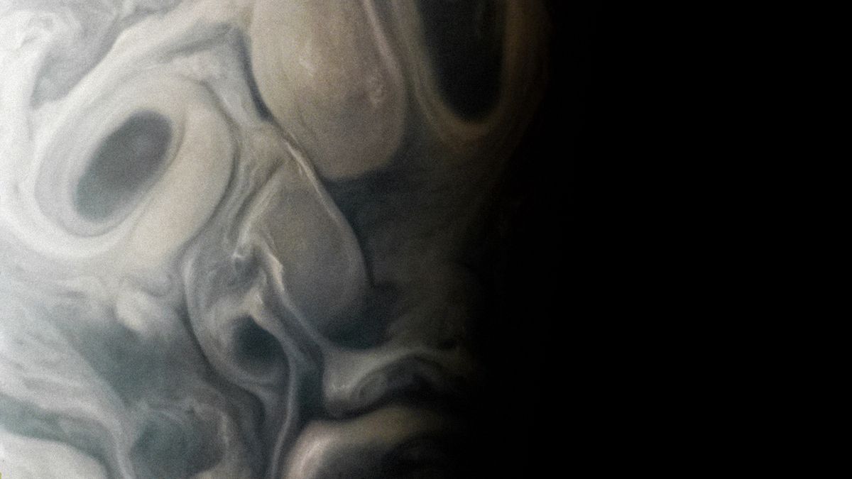 Upiorna twarz kryła się w chmurach Jowisza