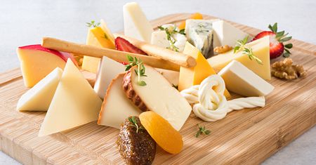 Jak zrobić deskę serów? Pamiętaj o tej zasadzie