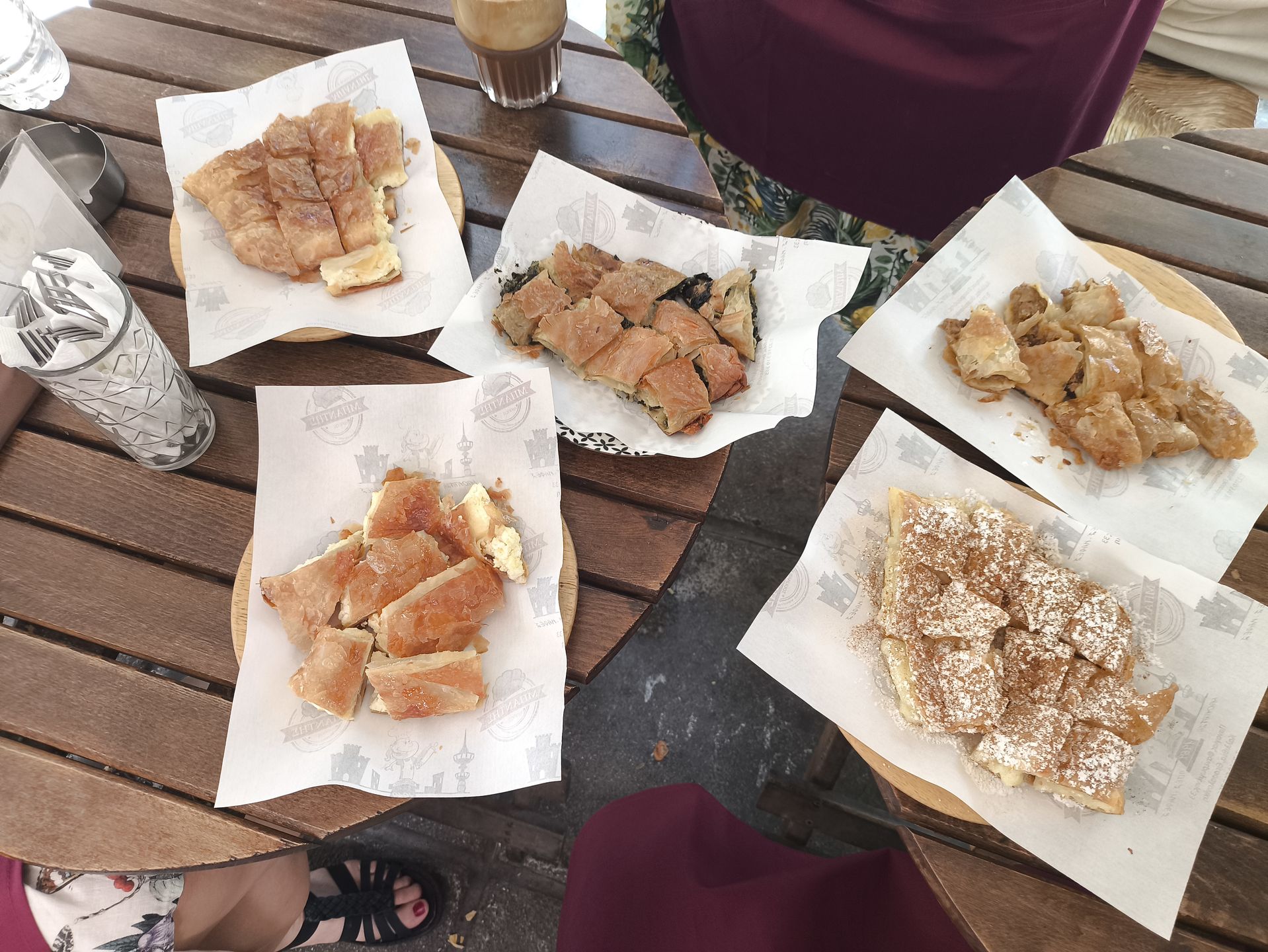 Bougatsa może mieć różne nadzienia
