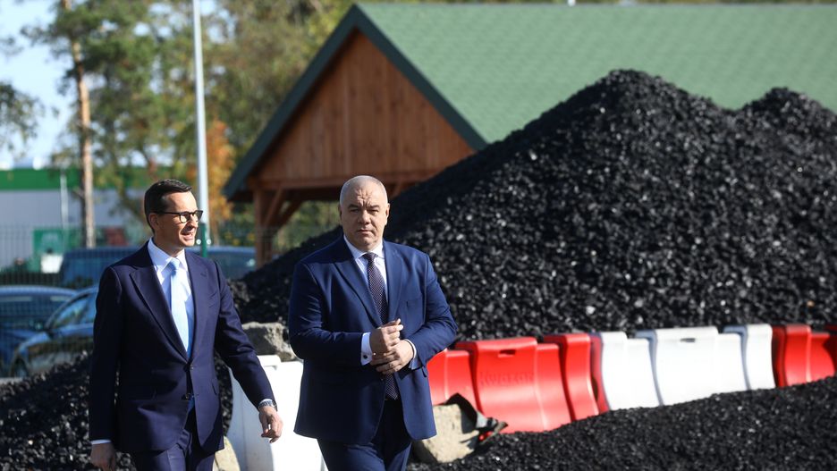Premier Mateusz Morawiecki i wicepremier Jacek Sasin zapewniali w Otwocku, że zimą węgla w gospodarstwach domowych nie zabraknie