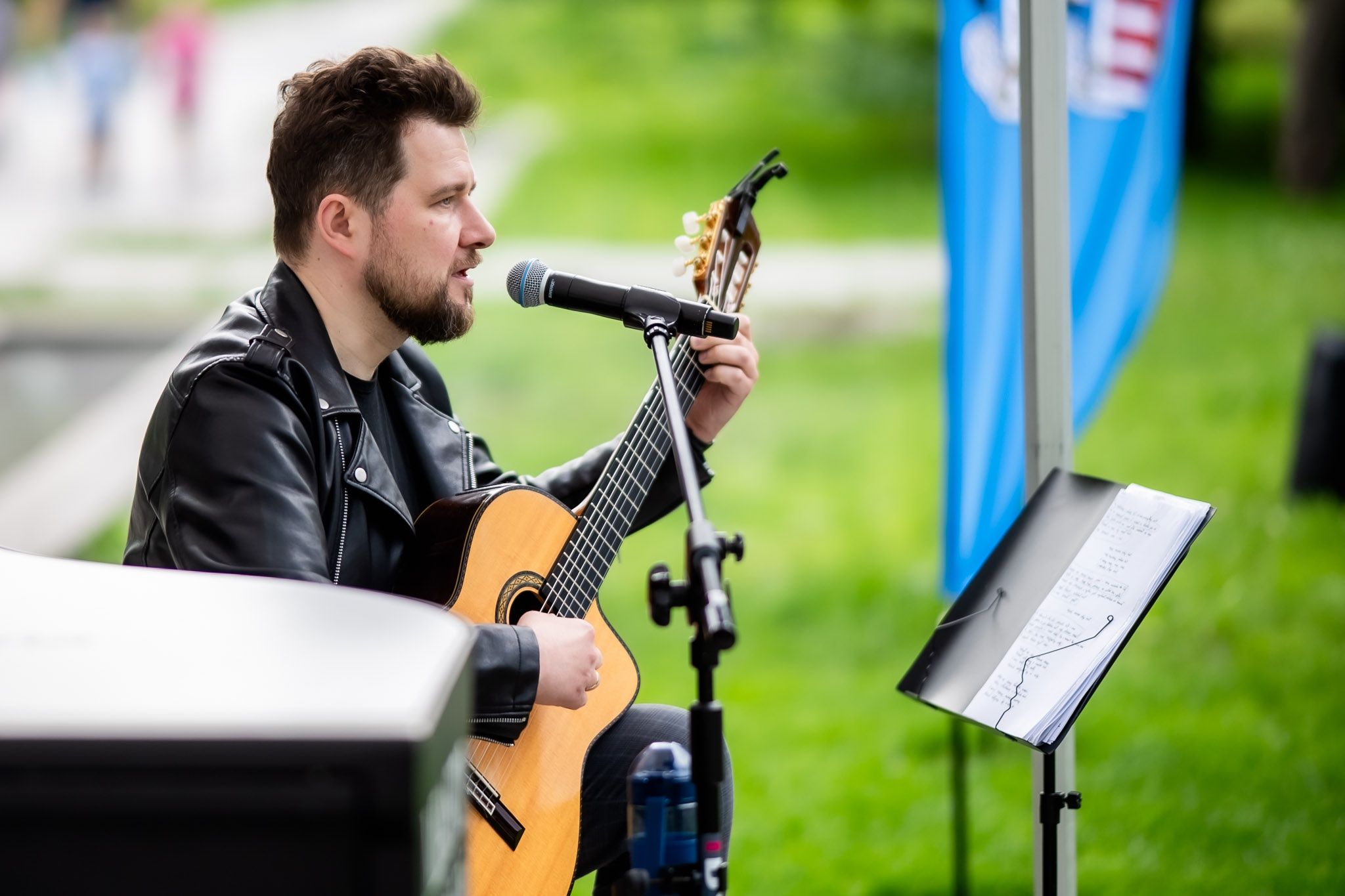 Koncert piosenek Jacka Kaczmarskiego w Toruniu. 