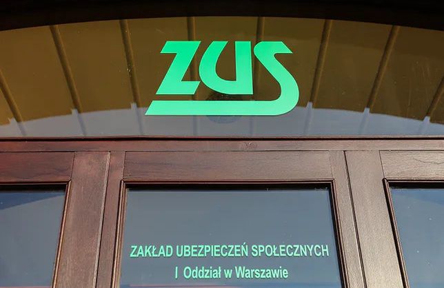 Jeśli zaległości z tytułu opłacania składek sięgają już wielu miesięcy, ZUS może zastosować poważniejsze sankcje.