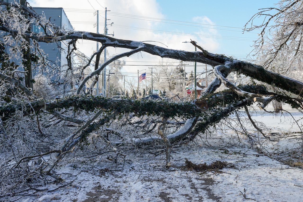 Mają 4 stopnie w domach. Tragiczne burze śnieżne w USA