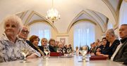 Poznań: Złote gody w ratuszu. 30 par nagrodzonych za pół wieku razem
