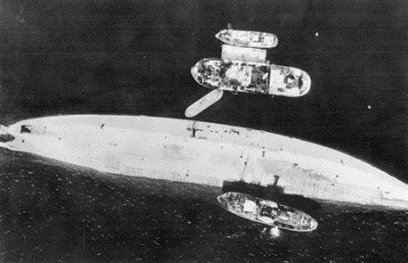 Pancernik Tirpitz po ataku z 12 listopada.