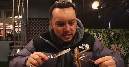 Poszedł do najtańszego baru po "Kuchennych rewolucjach". Gdy ugryzł schabowego, poczuł konsternację