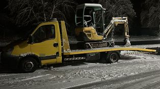 Po kradzieży zobaczył swoją koparkę wystawioną na sprzedaż. Umówił spotkanie i wezwał policjantów