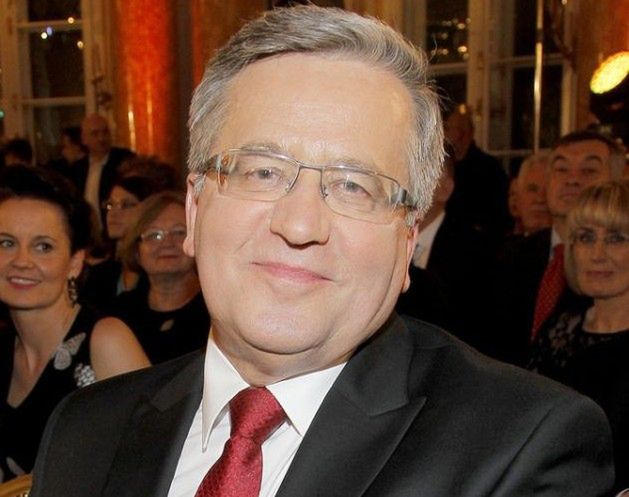 Komorowski w kawalerce Łukasza Jakóbiaka mówi o swojej biedzie!