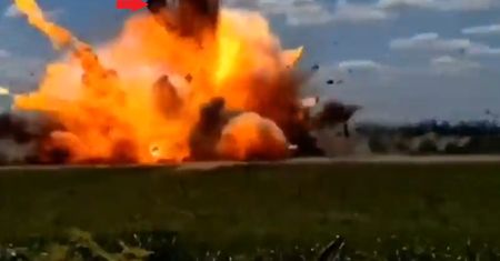 Rosjanin uciekł z czołgu T-72 tuż przed eksplozją. Nagranie obejrzysz wielokrotnie