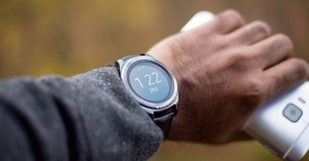 Garmin Forerunner 735XT za 870 zł i inne promocje. Pomysł na prezent na święta