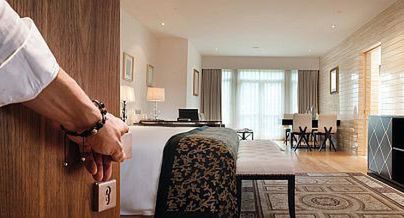 Netia wprowadza usługę telewizyjną dla hoteli, do wyboru 70 kanałów