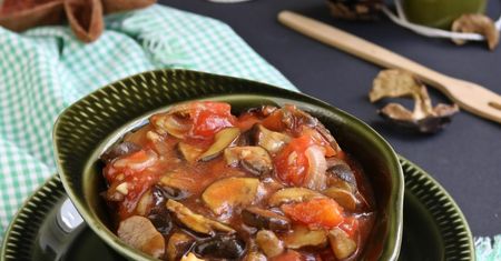 Grzyby duszone w pomidorach