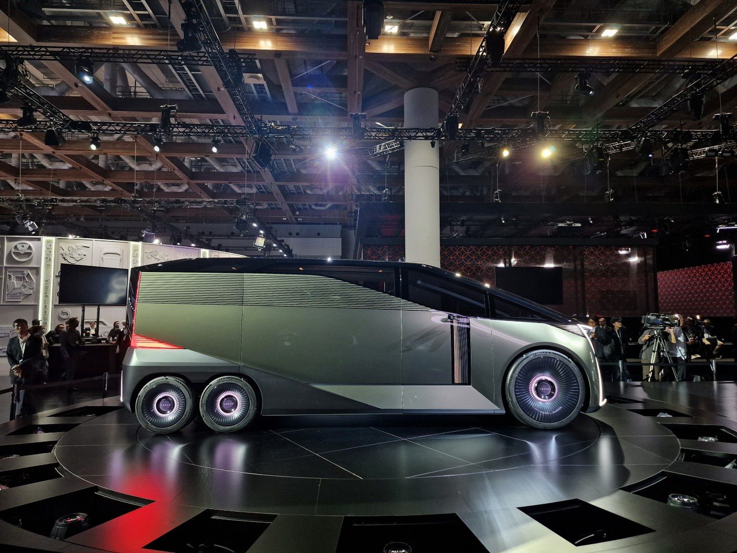 Lexus LS Concept Minivan