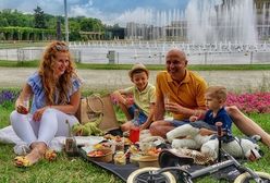 Wrocław. Piknik na kocu przy Hali Stulecia. Zjedz śniadanie na Pergoli