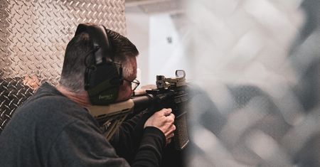 Polacy się zbroją. Składają coraz więcej takich wniosków