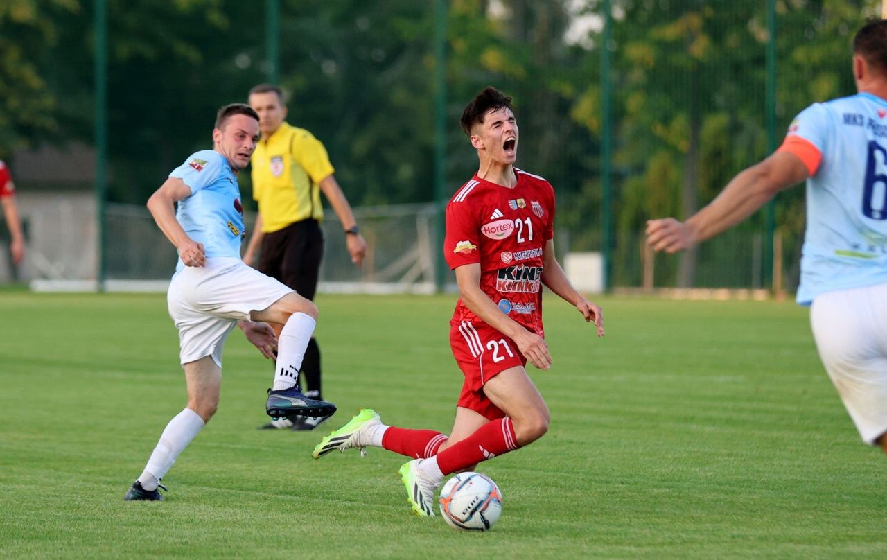 4. liga. Oskar Przysucha zagrał u siebie z MKS Przasnysz