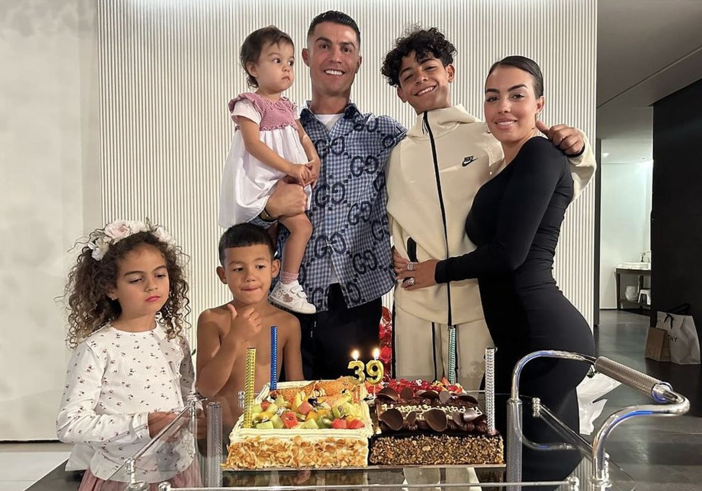 Cristiano Ronaldo pokazał rodzinne zdjęcia z okazji swoich 39.urodzin