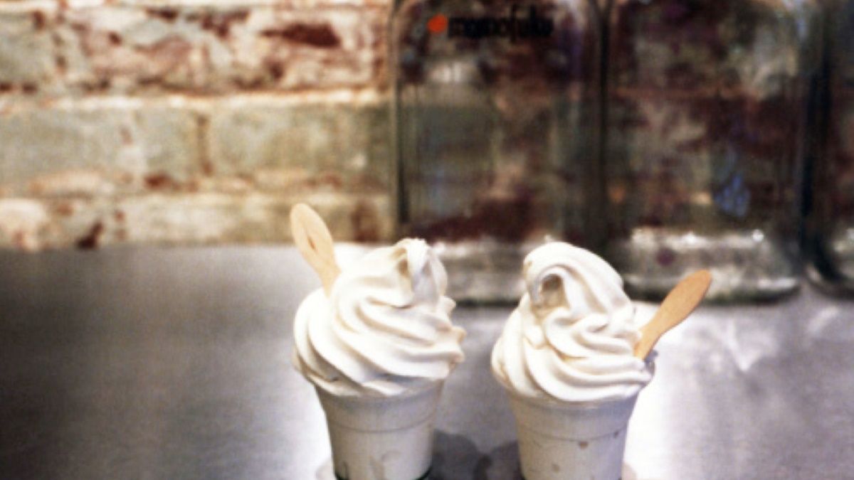 Ciepłe lody to deser, którego smak przywołuje wspomnienia z dzieciństwa 