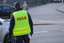 Pędził w gęstej mgle. Wpadł w ręce policjantów drogówki