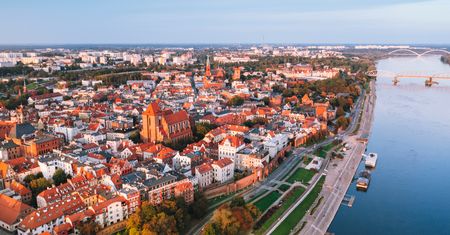 Pogoda w Toruniu. Prognoza na wtorek 22 lipca 2025. Umiarkowanie ciepło i przelotny deszcz
