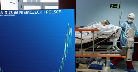 Święta w cieniu wirusa. Europa szykuje się na obostrzenia również zimą