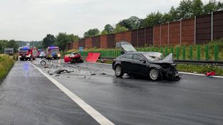 Bielsko-Biała: Kierowca chciał zawrócić na drodze ekspresowej, zginął w zderzeniu dwóch osobówek