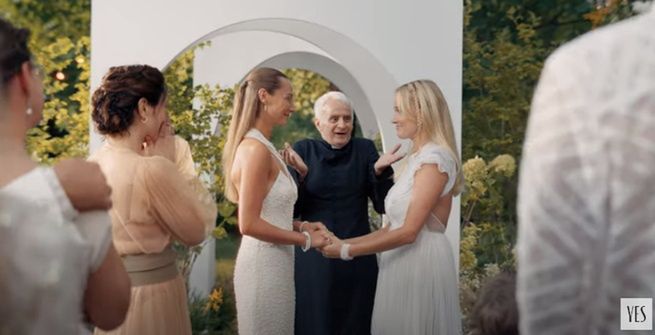 Ślub dwóch kobiet w reklamie Yes. "Jestem kobietą. Jestem przyszłością"