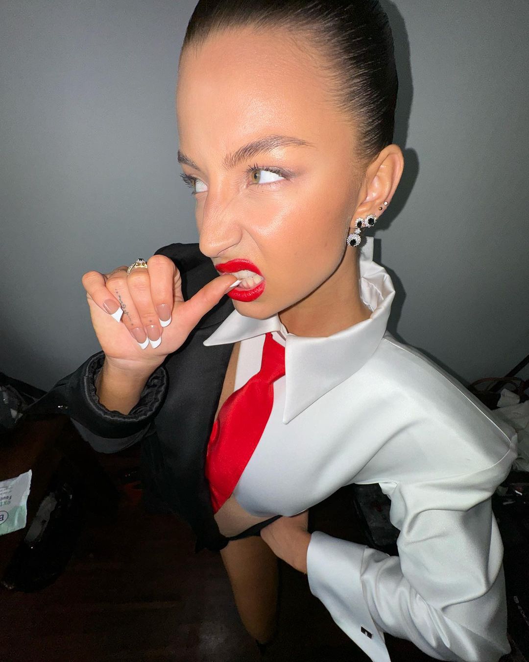Julia Wieniawa pokazała stylizację paznokci "lipstick french" 