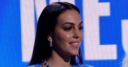 Georgina Rodriguez w zjawiskowej sukni. Rękawy i rękawiczki w jednym