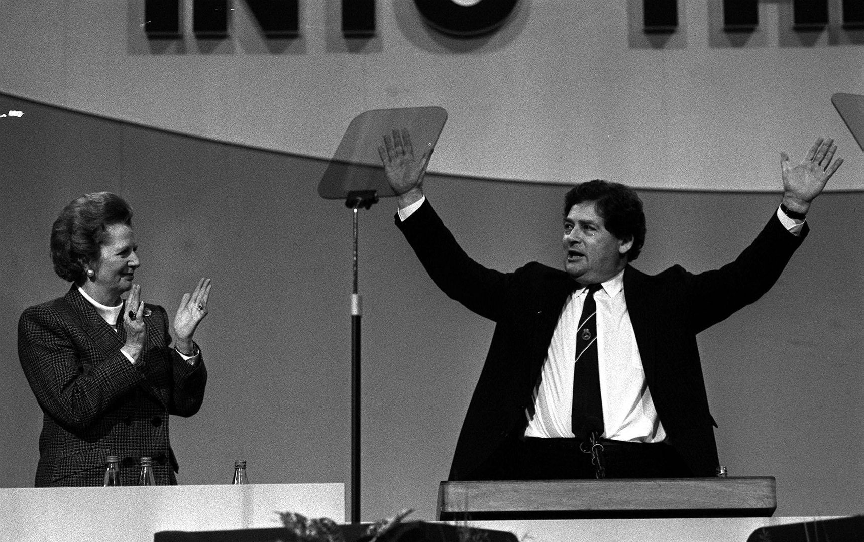 National Archives release
Embargoed to 0001 Friday December 30 File photo dated 13/10/88 of former Chancellor Nigel Lawson, applauded by former Prime Minister Margaret Thatcher, as the bitter feuding which led to the resignation of Lawson as chancellor of the exchequer is laid bare in newly-released Government files. 
Dostawca: PAP/PA
PA
B/W BLACK AND WHITE THATCHERSEARCH 1/2 HALF LENGTH MARGAR record