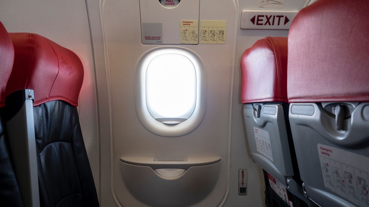 Wiele osób przeraża to, że ktoś może otworzyć drzwi podczas lotu