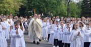 Uroczysta Pierwsza Komunia Święta w radomskiej katedrze. Dzieci przyjęły sakrament podczas mszy o godzinie 11.