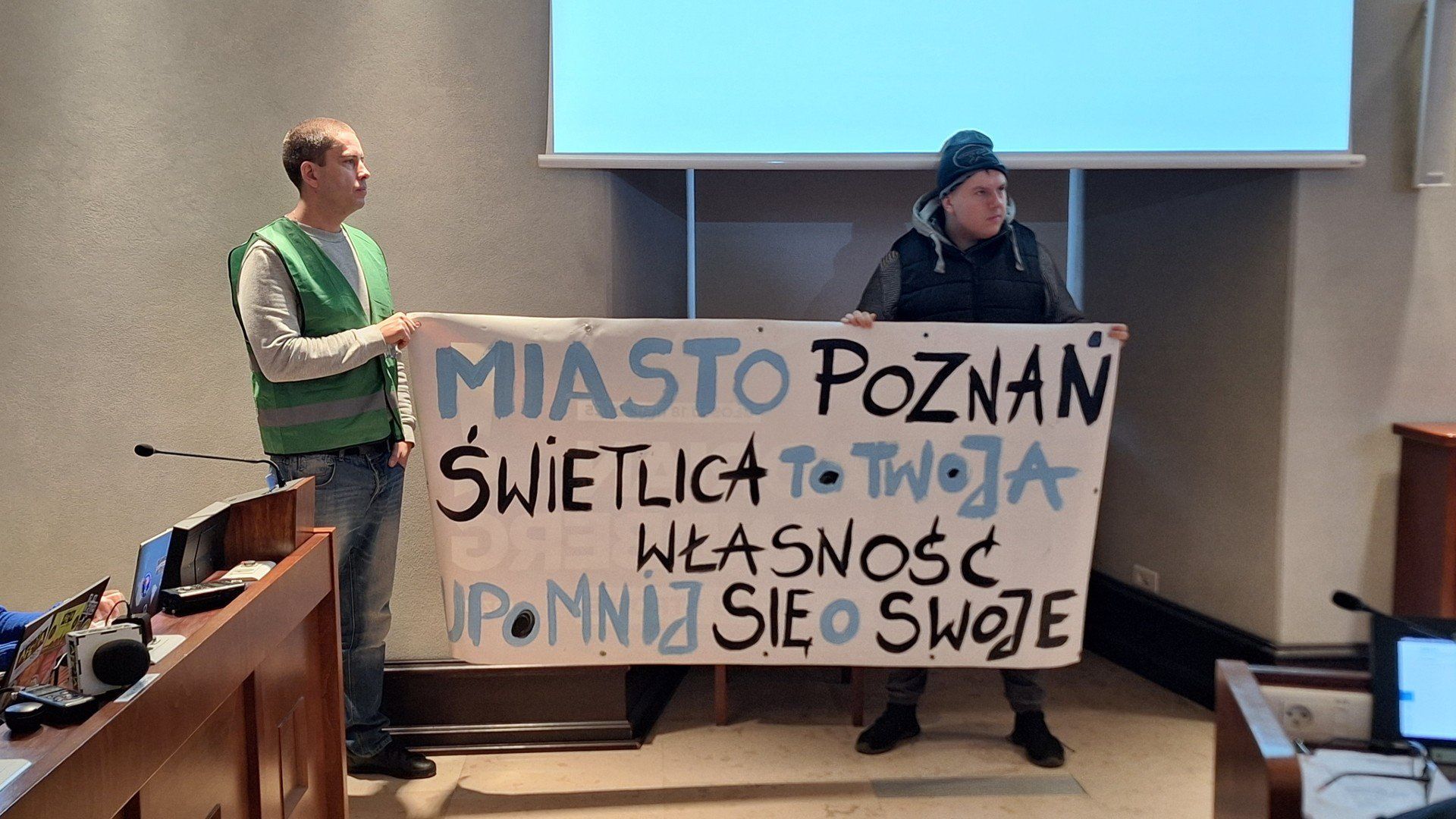 Mieszkańcy i wspierające ich organizacje chcą, aby miasto złożyło wniosek o zasiedzenie świetlicy znajdującej się na terenie osiedla.