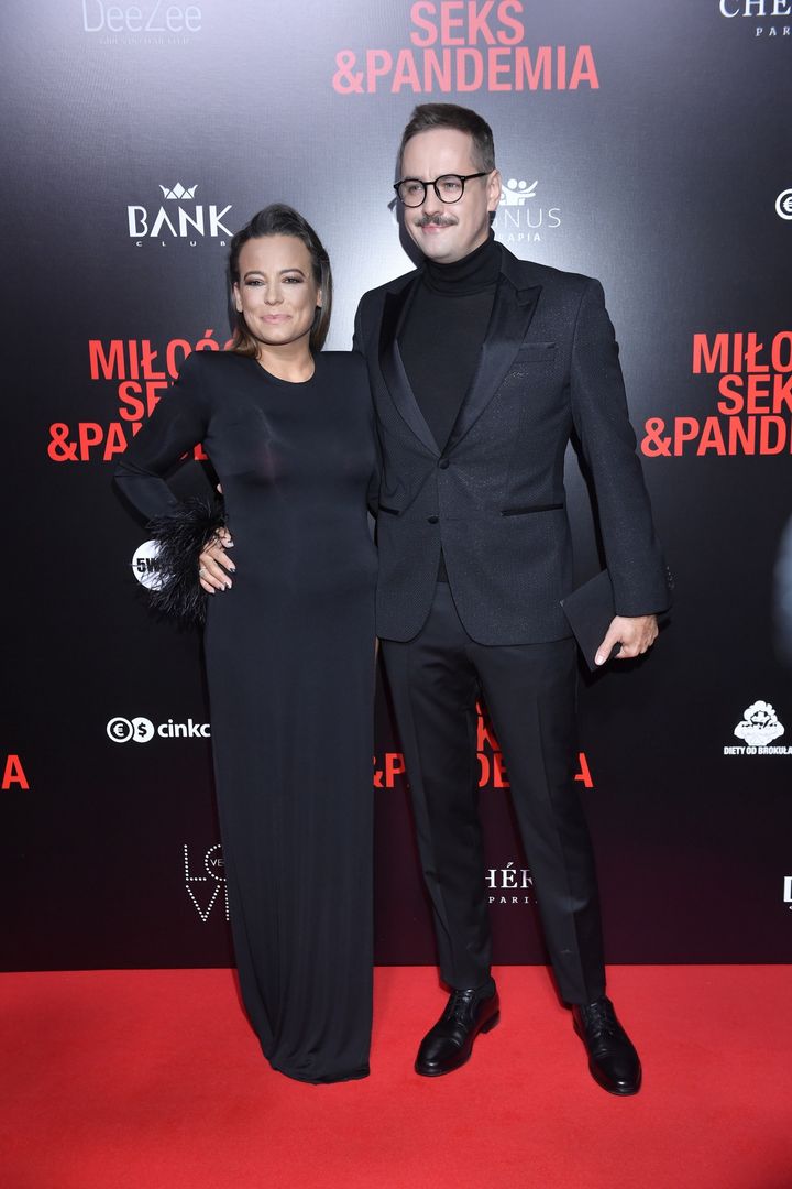 Anna Mucha z partnerem na premierze filmu "Miłość, seks & pandemia" 