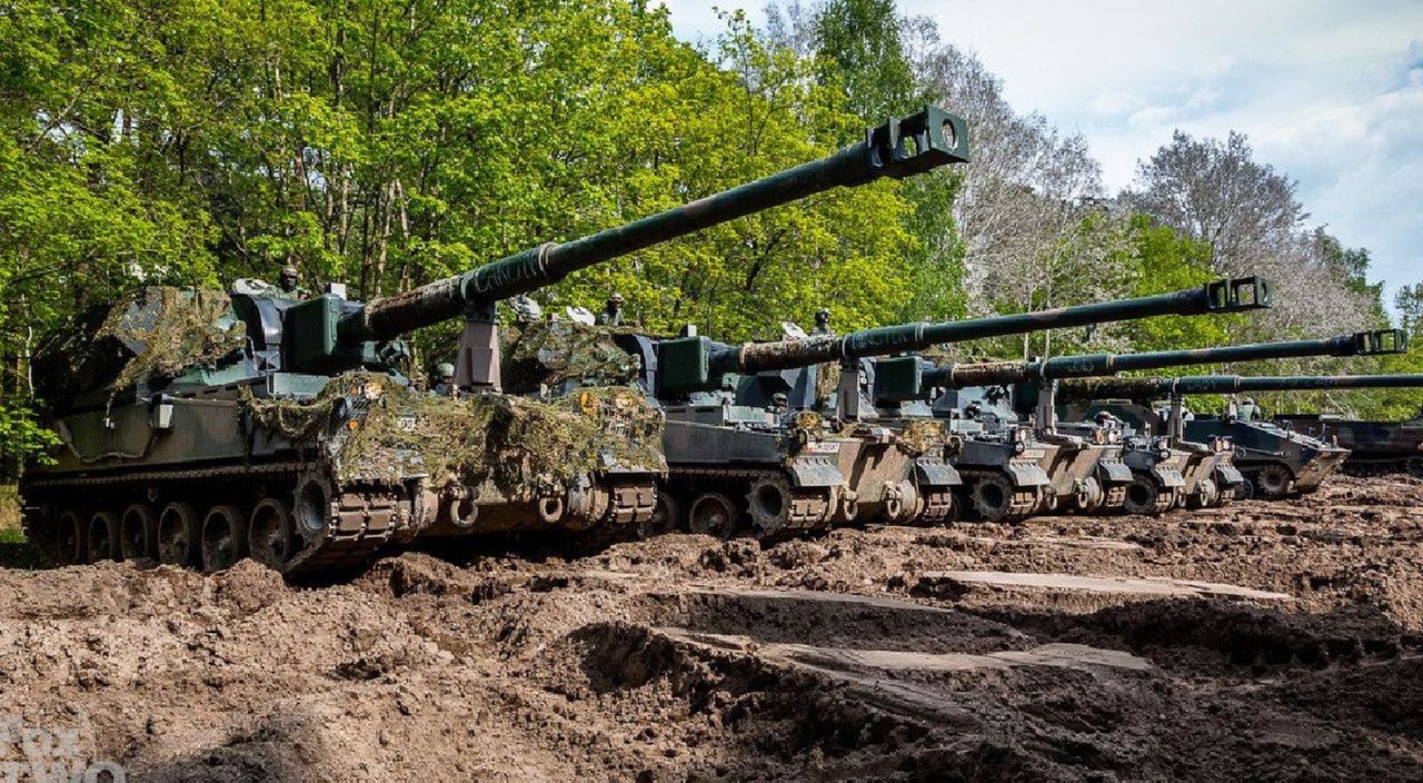 Armatohaubice Krab, jedna z broni korzystająca z amunicji 155 mm.