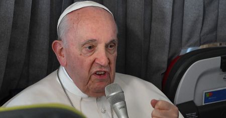 Osoby LGBT w Kościele? Franciszek mówi o "przepisach"