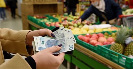 Jest lepiej niż rok temu. Polacy na wielkanocne zakupy spożywcze wydadzą więcej