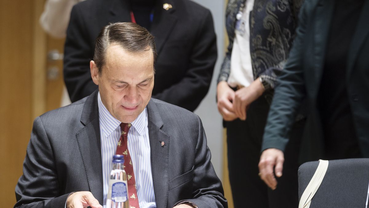 BRUSSELS, BELGIUM - NOVEMBER 21: Polish Minister of Foreign Affairs Radoslaw Sikorski attends an EU Indo-Pacific Ministerial Forum in the Europa building the EU Council headquarter on November 21, 2025 in Brussels, Belgium. Today, the 4th EUIndoPacific Ministerial Forum takes place, and is chaired by EU High Representative, with the theme "Building together a resilient, prosperous and secure future" and a focus on deepening strategic cooperation, free trade and a rulesbased international order between the EU and IndoPacific partners. (Photo by Thierry Monasse/Getty Images)