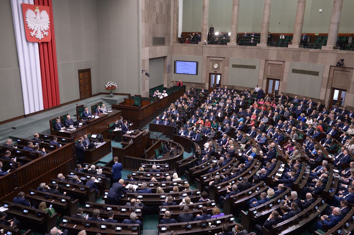 Posłowie zmienią regulamin Sejmu. Tuż przed powołaniem rządu Donalda Tuska