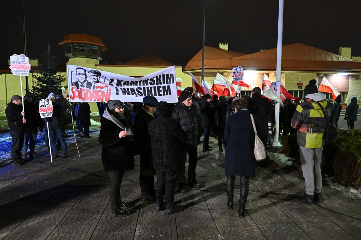 Kiedy Wąsik i Kamiński wyjdą z więzienia? "Wszystko trwa szybko"