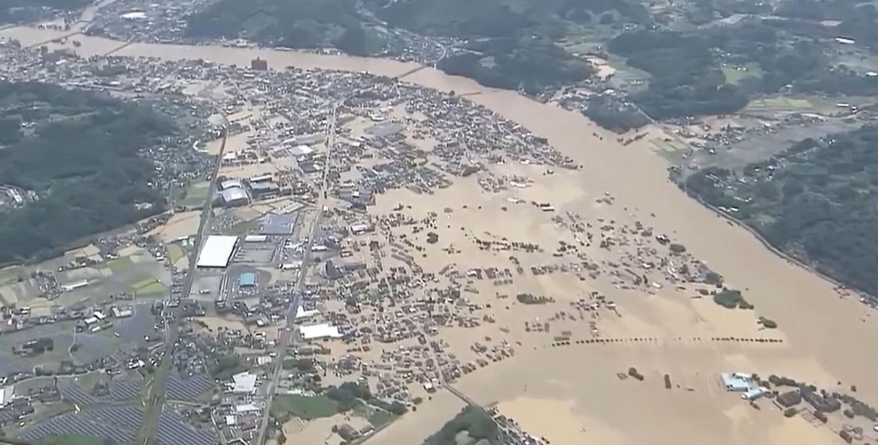 Powodzie w Japonii. Już ponad 50 ofiar śmiertelnych. 3 tys. domostw odci�ętych od świata