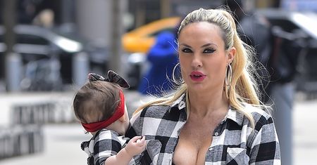 Coco w kusym bikini pozuje z córeczką. 6-latka naśladuje ją we wszystkim