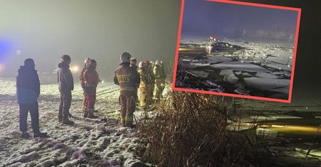 Samochód wpadł do stawu. Pod osłoną nocy szukali pasażera