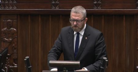 Grzegorz Braun kontra Sławomir Mentzen: Konfederacja w obliczu wyborów Prezydenckich