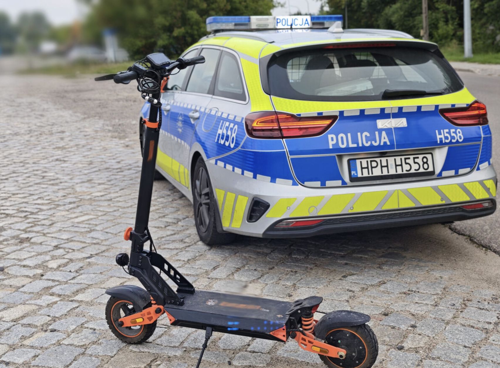 Nietrzeźwa jechała hulajnogą. Sprawa trafi do sądu dla nieletnich