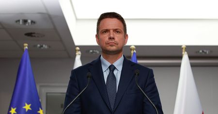 Burze w Polsce. Kampania wyborcza Rafała Trzaskowskiego zawieszona